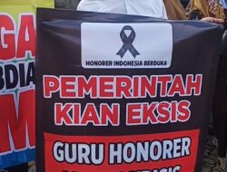 Ribuan tenaga honorer demo