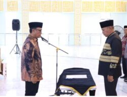 Bupati Ardito Wijaya Lantik Ketua Islamic Center Hi. Yunada Maulana, SP. MM. Lamteng