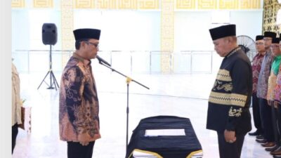 Bupati Ardito Wijaya Lantik Ketua Islamic Center Hi. Yunada Maulana, SP. MM. Lamteng