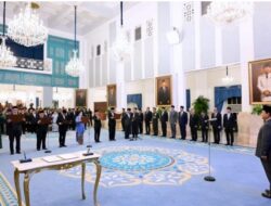 Presiden Prabowo Simak Pengucapan Sumpah Anggota Komisi Yudisial Masa Jabatan 2025–2030