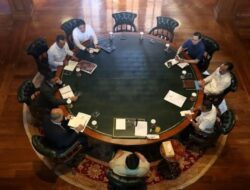 Presiden Prabowo Subianto Kumpulkan Mentri Bahas Percelatan Kampung Haji dan Pemulihan sumatra