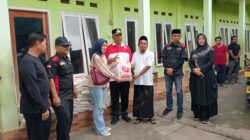 Camat Seputih Mataram, Fran Daromes Alida Dampingi Plt. Bupati Berikan Bantuan Beras