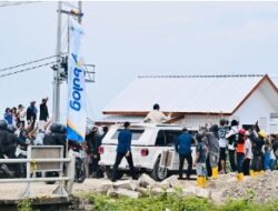 Presiden Prabowo Tiba di Karawang, Disambut Antusias Warga Jelang Panen Raya